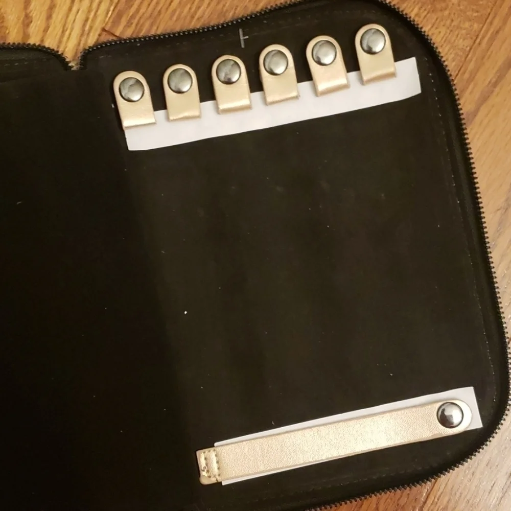 HALSTON jewelry case.
